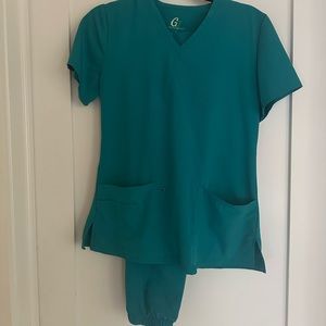 GT performance jogger scrub set. Worn once. Size small, color teal.
